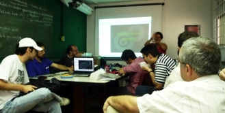 Equipe do Fluxus em reunião de laboratório – 2011